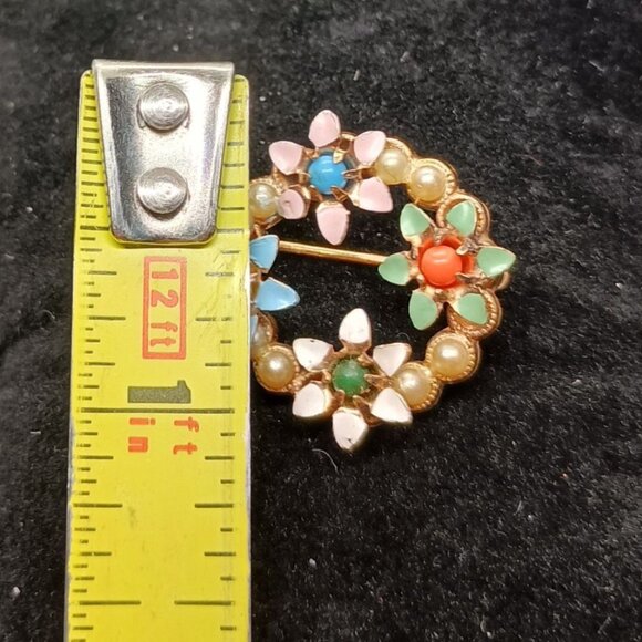 Vtg Enamel Floral Wreath Brooch Round Pin Multicolor Flowers & faux Seed pearls - Picture 3 of 4